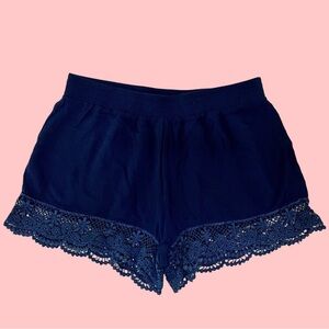 Women’s S Juniors M lace trim shorts